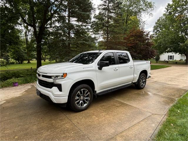 Photo of 2022 White Chevrolet Silverado 1500