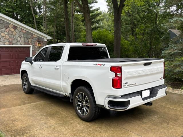 Photo of 2022 White Chevrolet Silverado 1500