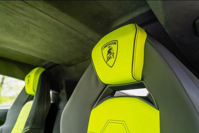 Photo of 2024 Black Lamborghini Revuelto