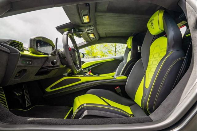 Photo of 2024 Black Lamborghini Revuelto