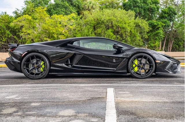 Photo of 2024 Black Lamborghini Revuelto
