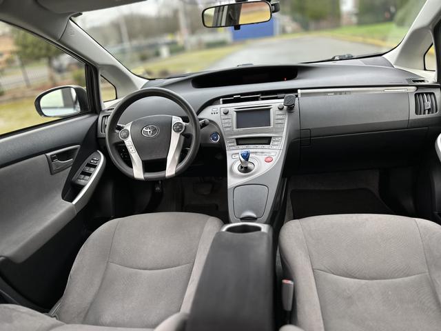 Photo of 2015 Blue Toyota Prius Plug-in