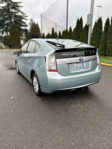 Photo of 2015 Blue Toyota Prius Plug-in