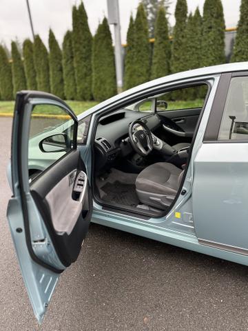 Photo of 2015 Blue Toyota Prius Plug-in