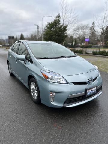 Photo of 2015 Blue Toyota Prius Plug-in