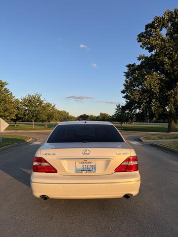 Photo of 2005 White Lexus LS 430
