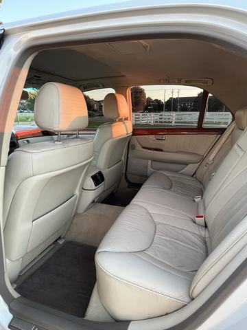 Photo of 2005 White Lexus LS 430