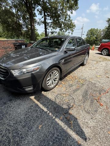 Photo of 2016 Gray Ford Taurus