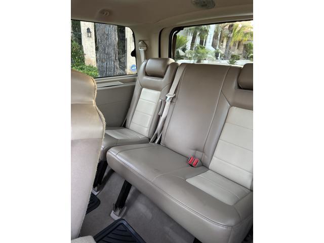 Photo of 2004 Black Ford Expedition