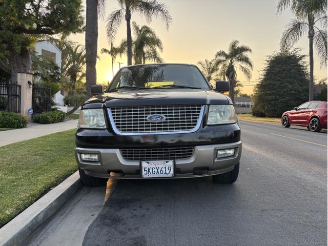 Photo of 2004 Black Ford Expedition