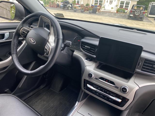 Photo of 2022 Silver Ford Explorer