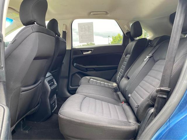 Photo of 2016 Blue Ford Edge