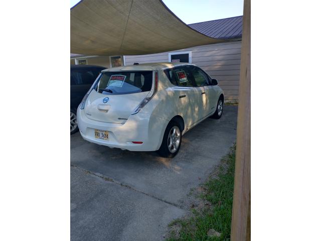 Photo of 2011 White Nissan Leaf