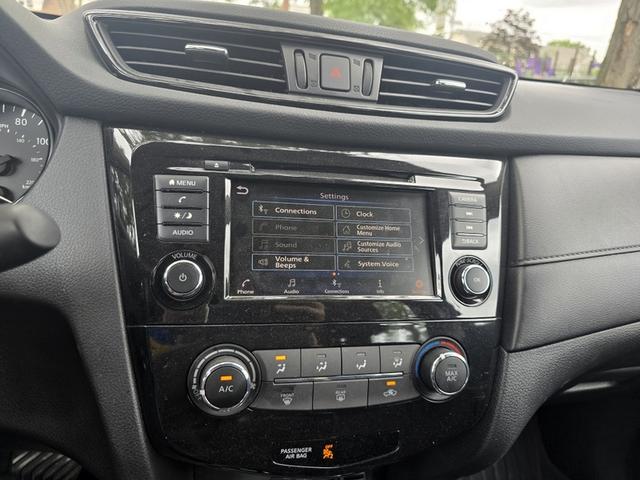 Photo of 2020 Blue Nissan Rogue