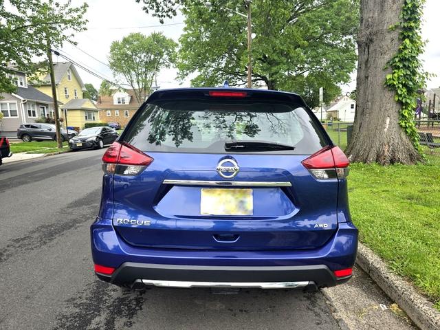 Photo of 2020 Blue Nissan Rogue