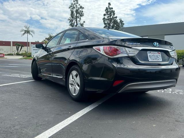 Photo of 2012 Black Hyundai SONATA Hybrid