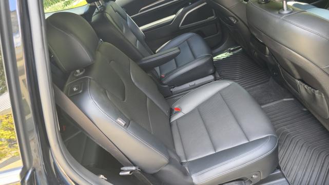 Photo of 2024 Black Kia Telluride