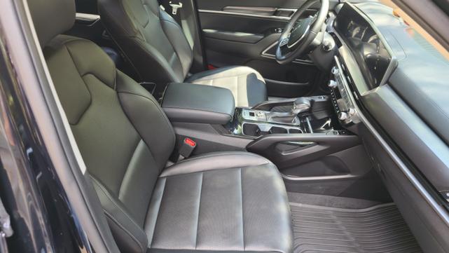 Photo of 2024 Black Kia Telluride