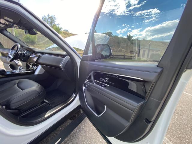 Photo of 2023 White Land Rover Range Rover