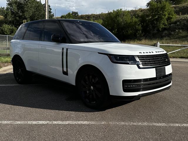 Photo of 2023 White Land Rover Range Rover