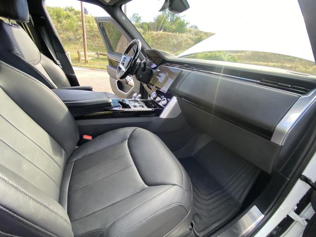 Photo of 2023 White Land Rover Range Rover