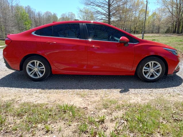 Photo of 2018 Red Chevrolet Cruze
