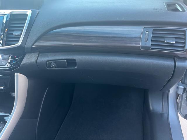 Photo of 2016 Silver Honda Accord