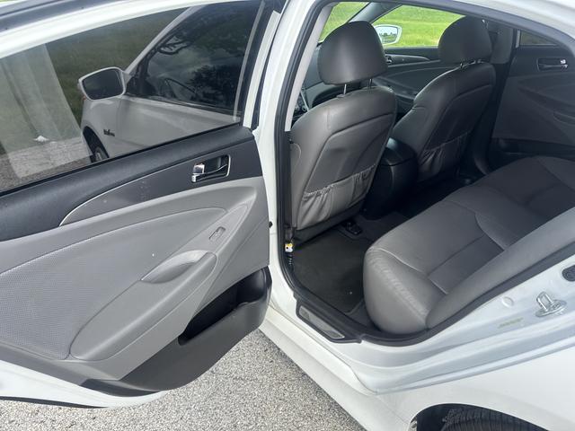 Photo of 2015 White Hyundai SONATA Hybrid