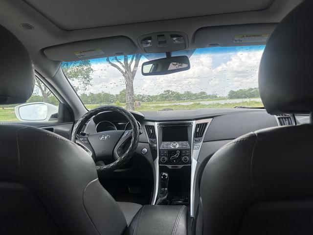 Photo of 2015 White Hyundai SONATA Hybrid