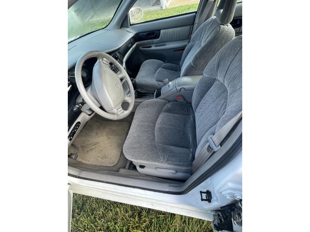 Photo of 2000 White Buick Regal