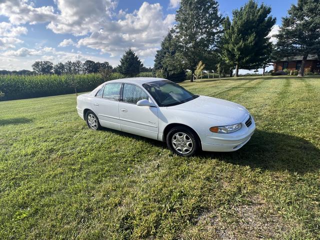 Photo of 2000 White Buick Regal