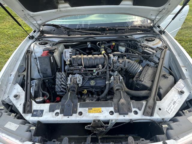 Photo of 2000 White Buick Regal