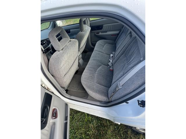 Photo of 2000 White Buick Regal