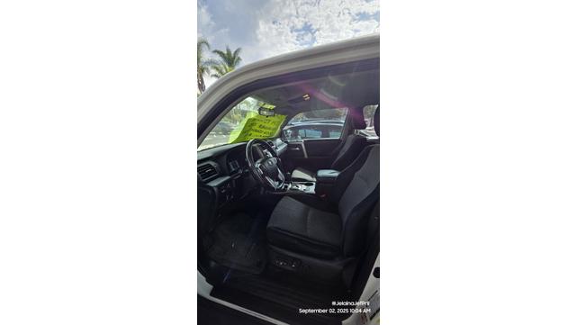 Photo of 2014 White Toyota 4Runner