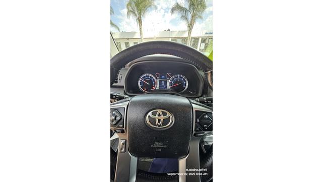 Photo of 2014 White Toyota 4Runner