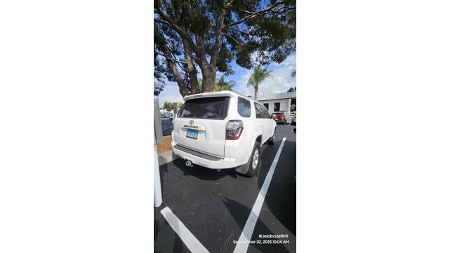 Photo of 2014 White Toyota 4Runner