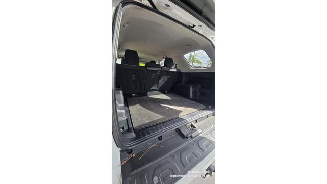 Photo of 2014 White Toyota 4Runner