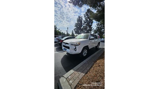 Photo of 2014 White Toyota 4Runner