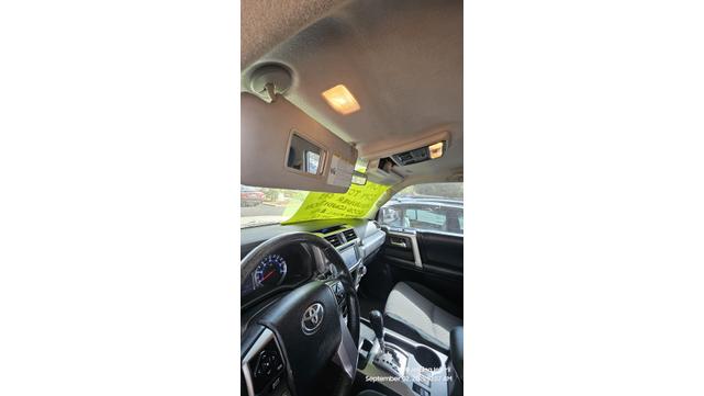 Photo of 2014 White Toyota 4Runner