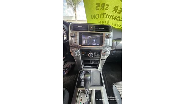 Photo of 2014 White Toyota 4Runner