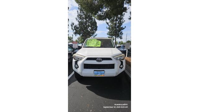 Photo of 2014 White Toyota 4Runner