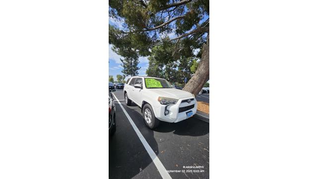 Photo of 2014 White Toyota 4Runner