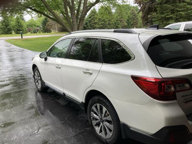 Photo of 2019 White Subaru Outback