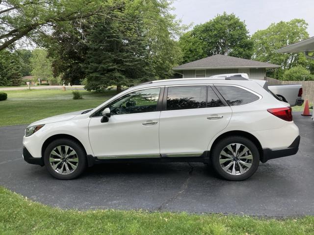 Photo of 2019 White Subaru Outback