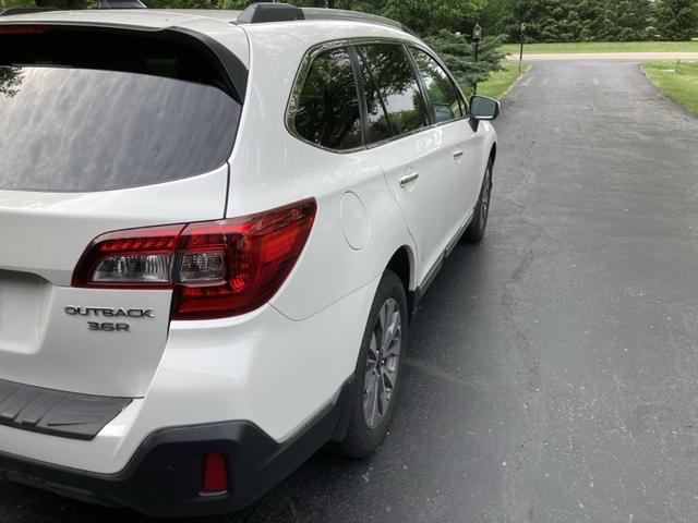 Photo of 2019 White Subaru Outback