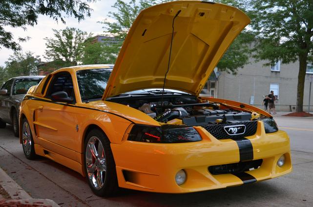 Photo of 1999 Yellow Ford Mustang