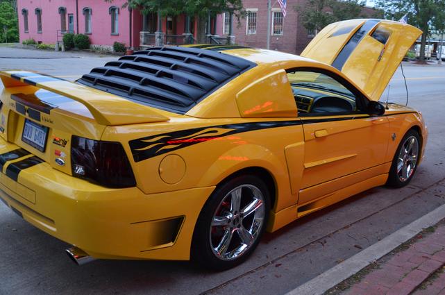 Photo of 1999 Yellow Ford Mustang