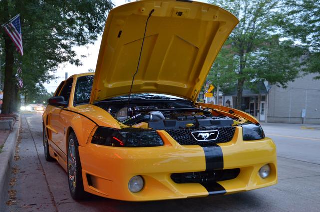 Photo of 1999 Yellow Ford Mustang