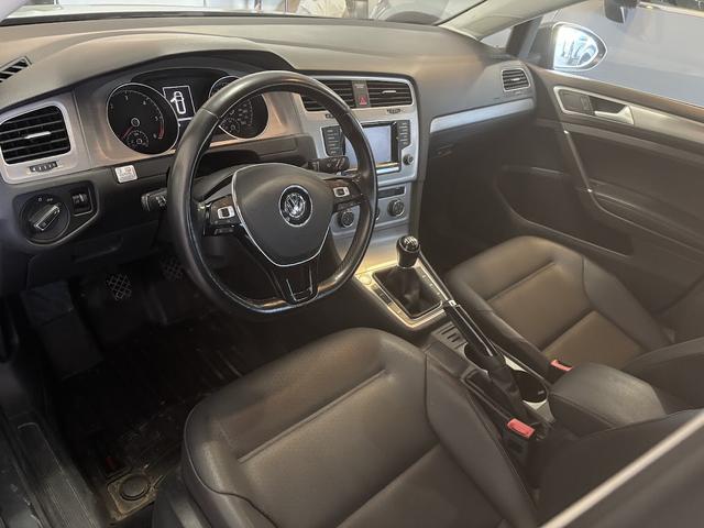 Photo of 2015 Gray Volkswagen Golf SportWagen