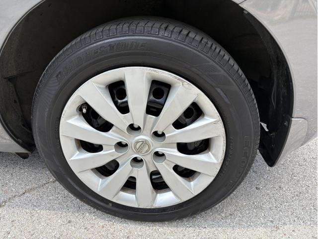 Photo of 2017 Gray Nissan Leaf